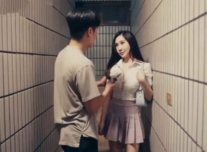 Cô gái xinh đẹp chơi tên trộm lên đỉnh sướng